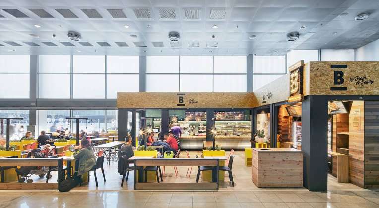 Cafetería Breadway en la T2 del Aeropuerto de Barcelona diseñada por EME Concepts : Fotografía © José Hevia