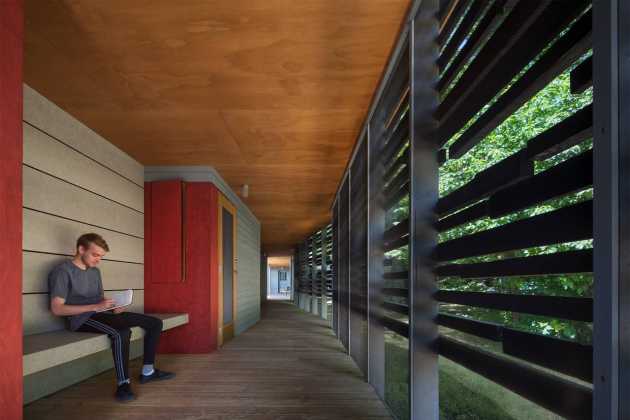 Espacios Interiores de las Viviendas en la Finca Histórica High Meadow en Fallingwater por Bohlin Cywinski Jackson : © Nic Lehoux / Bohlin Cywinski Jackson