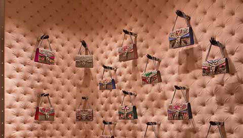 Gucci está permitiendo a los consumidores hacer modificaciones manuales en la tienda : Fotografía cortesía de © MTD