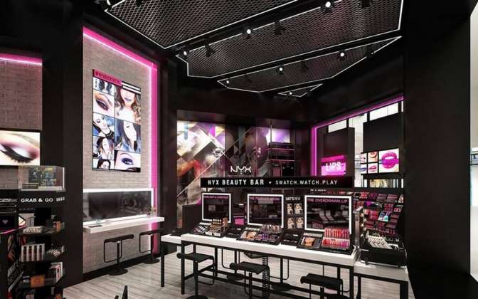 La nueva tienda NYX New Jersey tiene una estación de maquillaje interactiva : Fotografía cortesía de © MTD