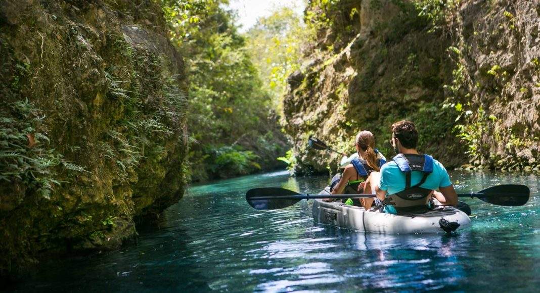 Andaz Mayakoba Resort Camp Kayaks : Fotografía © Andaz Mayakoba Resort by Grupo Hyatt