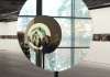 Olafur Eliasson - Pentagonal mirror tunel, 2017 - Mirror, stainless steel, aluminium, paint (granite gray) ø 520 cm, EMMA, Espoo, Finnland, 2017 : Photo Ari Karttunen/EMMA © Olaufr Eliasson