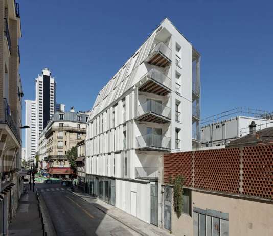 Vista Sur del Desarrollo de 10 Viviendas en Castagnary diseñado por DFA : Photo © David Boureau