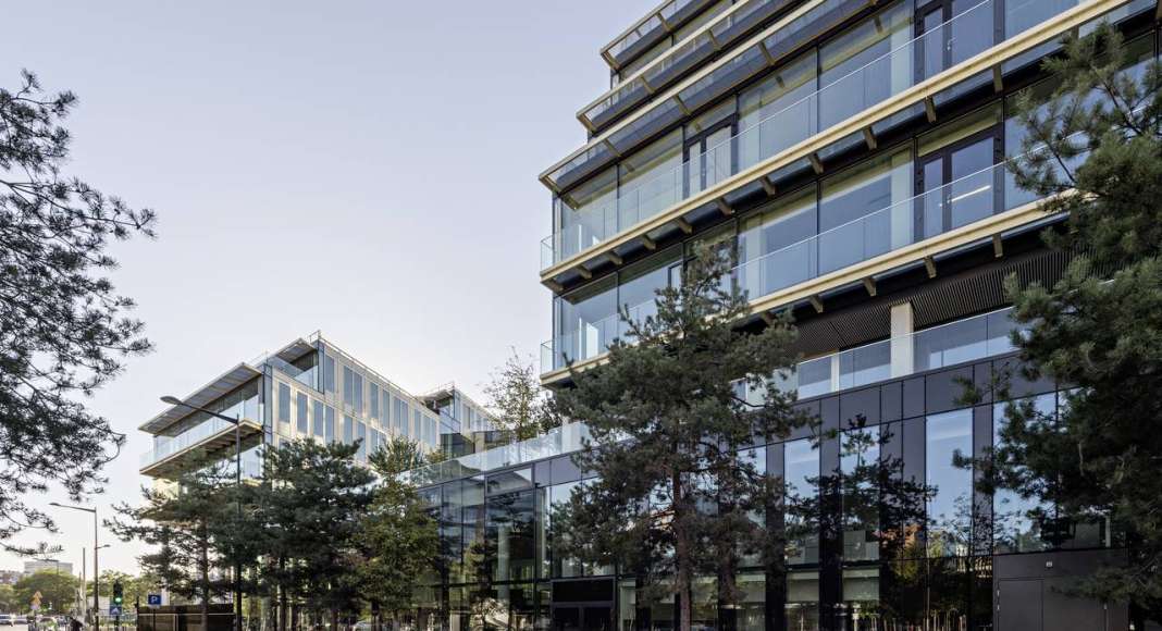 Veolia HQ Hall View from the Street designed by DFA | Dietmar Feichtinger Architectes : Photo © Hertha Humaus