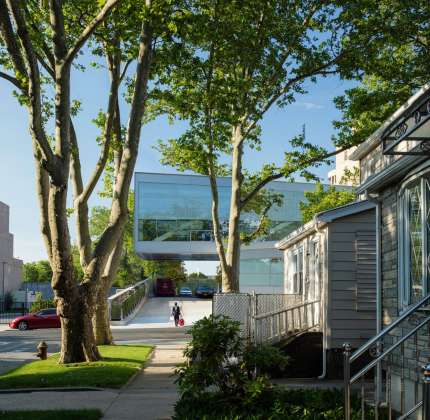 The building's 30-foot cantilever hangs over the driveway leading to staff parking at the rear : Photo credit © Paul Warchol