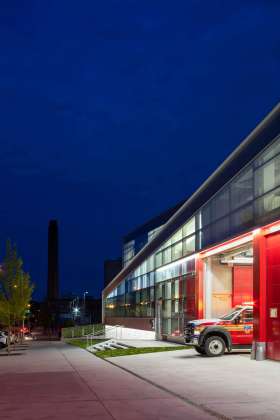 The building is a dramatic release of energy similar to the release of energy that happens when an ambulance leaves during an emergency : Photo credit © Paul Warchol