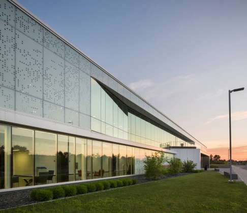 Centrexpo Cogeco Drummondville by CCM2 architects + Bilodeau Baril Leeming architects : Photo credit © Stéphane Groleau