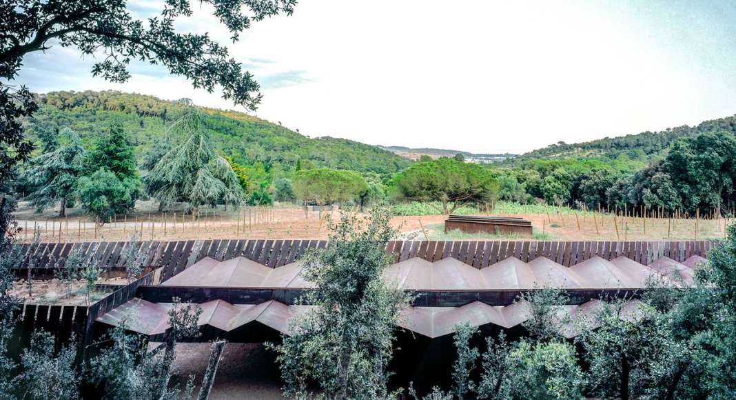 Bell–Lloc Winery, 2007, Palamós, Girona, España : Photo by © Hisao Suzuki, courtesy of © The Pritzker Architecture Prize