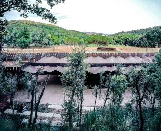 Bell–Lloc Winery, 2007, Palamós, Girona, España : Photo by © Hisao Suzuki, courtesy of © The Pritzker Architecture Prize