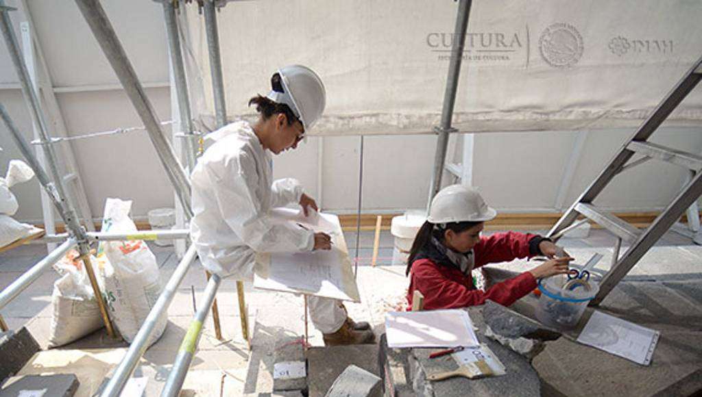 Se busca conocer sus características como apoyo del núcleo de concreto del pedestal : Foto © Héctor Montaño, INAH