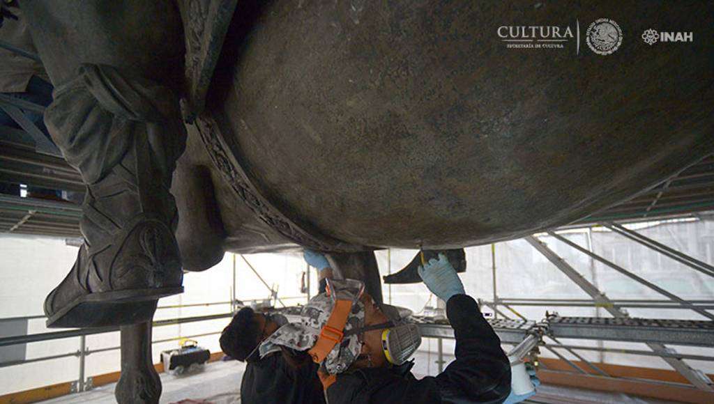 Diversos especialistas se aplican en un cuidadoso proyecto de intervención para los tres elementos del monumento : Foto © Héctor Montaño, INAH