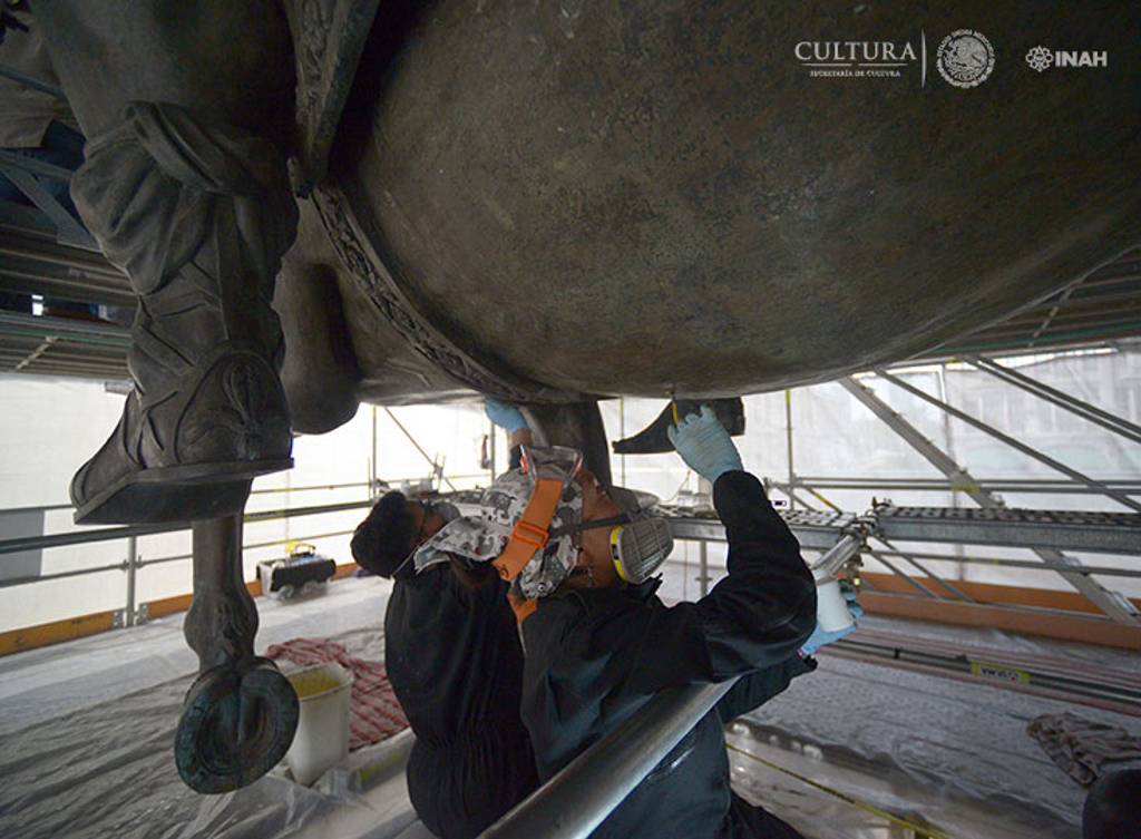 Diversos especialistas se aplican en un cuidadoso proyecto de intervención para los tres elementos del monumento : Foto © Héctor Montaño, INAH