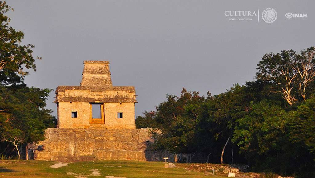 Zona Arqueológica Dzibilchaltún, Yucatán : Foto © Héctor Montaño, INAH