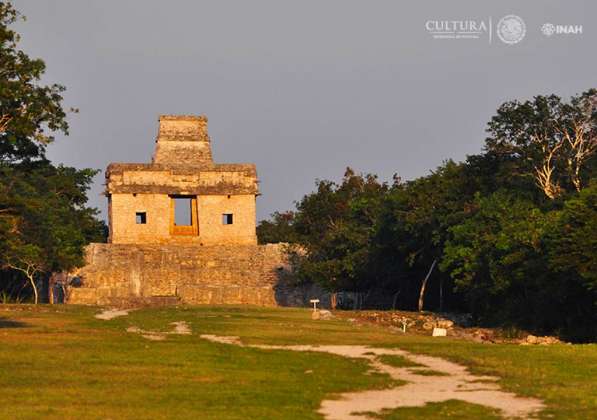 Zona Arqueológica Dzibilchaltún, Yucatán : Foto © Héctor Montaño, INAH