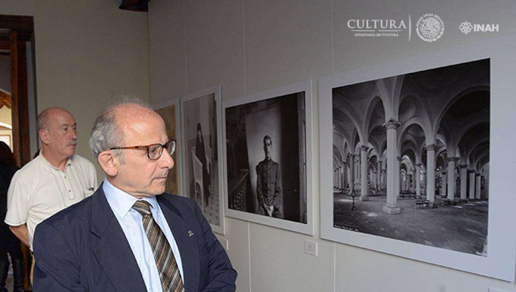 Diego Prieto, director general del INAH, recorrió la exposición : Foto © Héctor Montaño INAH