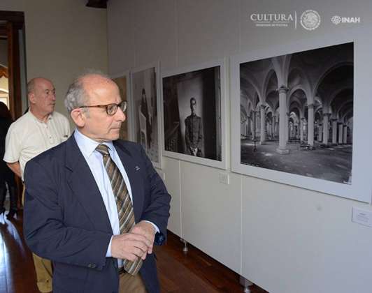 Diego Prieto, director general del INAH, recorrió la exposición : Foto © Héctor Montaño INAH