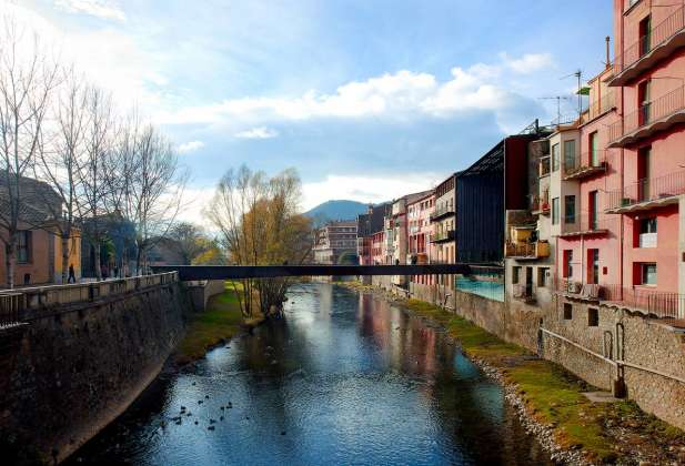 La Lira Theater Public Open Space, 2011, Ripoll, Girona, España en colaboración con J. Puigcorbé : Photo by © Hisao Suzuki, courtesy of © The Pritzker Architecture Prize