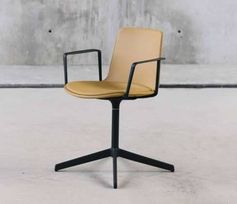 Lottus Confident: es una nueva silla diseñada por Lievore Altherr Molina para ENEA : Foto © ENEA