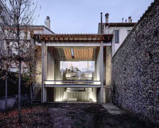 Row House 2012 Olot, Girona, España : Photo by © Hisao Suzuki, courtesy of © The Pritzker Architecture Prize