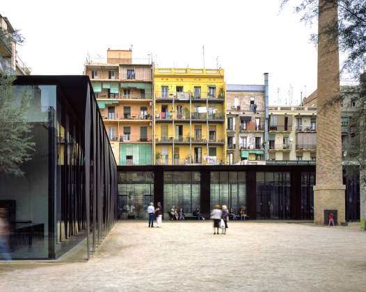 Sant Antoni – Joan Oliver Library, Senior Citizens Center and Cándida Pérez Gardens, 2007, Barcelona, España : Photo by © Hisao Suzuki, courtesy of © The Pritzker Architecture Prize