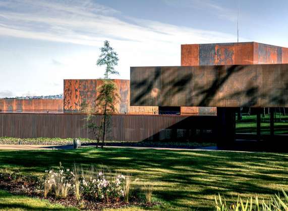 Soulages Museum, 2014, Rodez, Francia encolaboración con G. Trégouët : Photo by © Hisao Suzuki, courtesy of © The Pritzker Architecture Prize