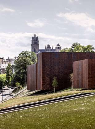 Soulages Museum, 2014, Rodez, Francia en colaboración con G. Trégouët : Photo by © Hisao Suzuki, courtesy of © The Pritzker Architecture Prize
