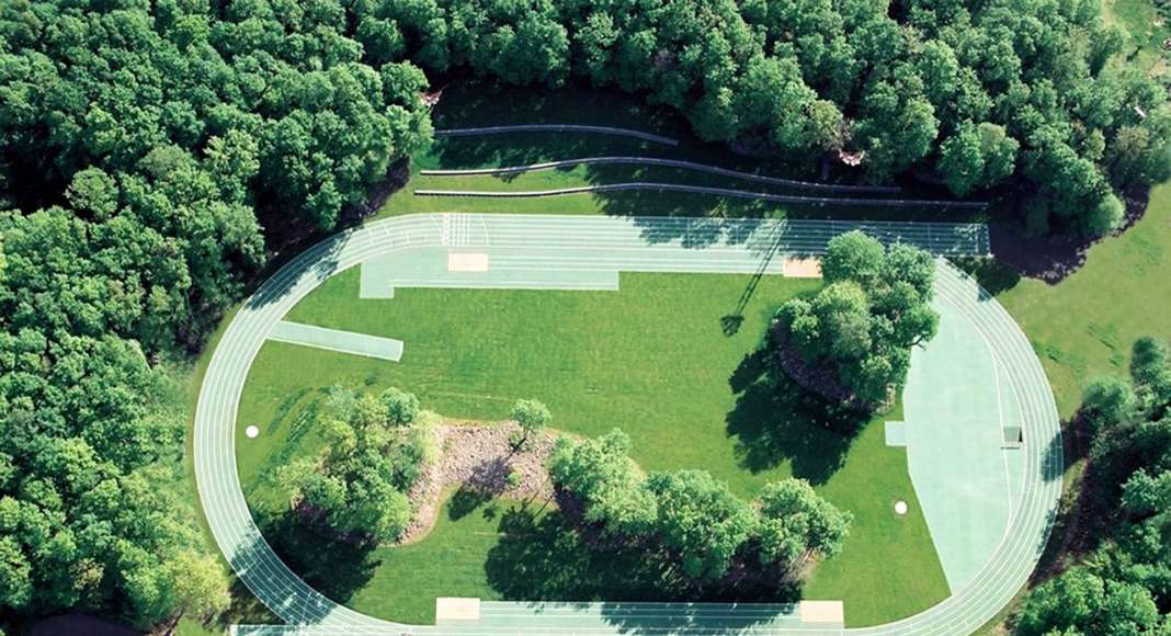 Tossols-Basil Athletics Track 2000 Olot, Girona, España : Photo by © Ramon Prat, courtesy of © The Pritzker Architecture Prize