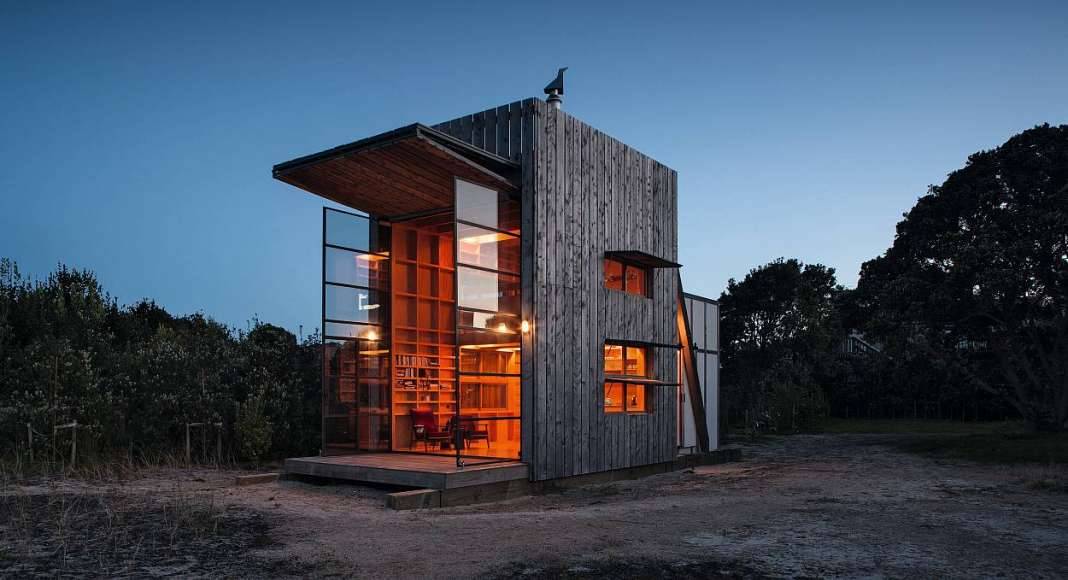 Crosson Clarke Carnachan, Hut on Sleds, Whangapoua, New Zealand : Copyright © Simon Devitt/TASCHEN