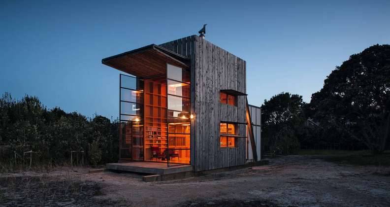 Crosson Clarke Carnachan, Hut on Sleds, Whangapoua, New Zealand : Copyright © Simon Devitt/TASCHEN