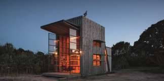 Crosson Clarke Carnachan, Hut on Sleds, Whangapoua, New Zealand : Copyright © Simon Devitt/TASCHEN