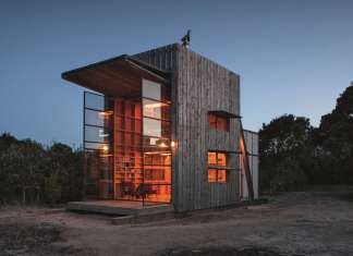 Crosson Clarke Carnachan, Hut on Sleds, Whangapoua, New Zealand : Copyright © Simon Devitt/TASCHEN