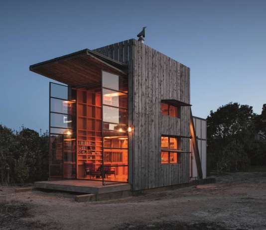 Crosson Clarke Carnachan, Hut on Sleds, Whangapoua, New Zealand : Copyright © Simon Devitt/TASCHEN