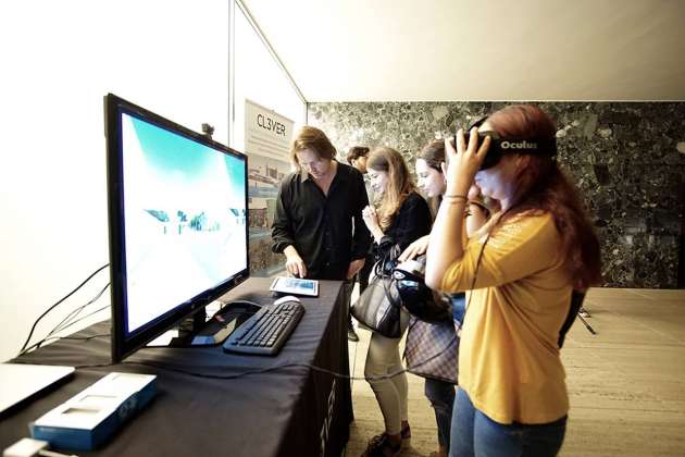 Imágenes del Tour Virtual en el Pabellón Mies van der Rohe Barcelona : Photo © Fundació Mies van der Rohe and © CL3VER