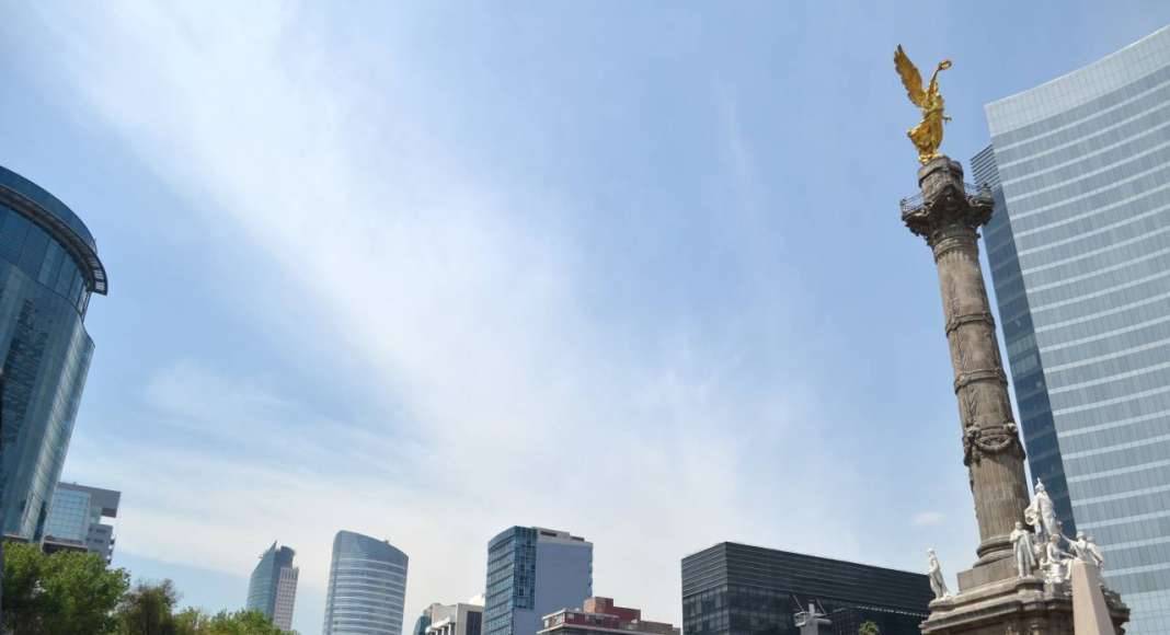 Monumento al Ángel de la Independencia en la Ciudad de México en Paseo de la Reforma vía Shutterstock