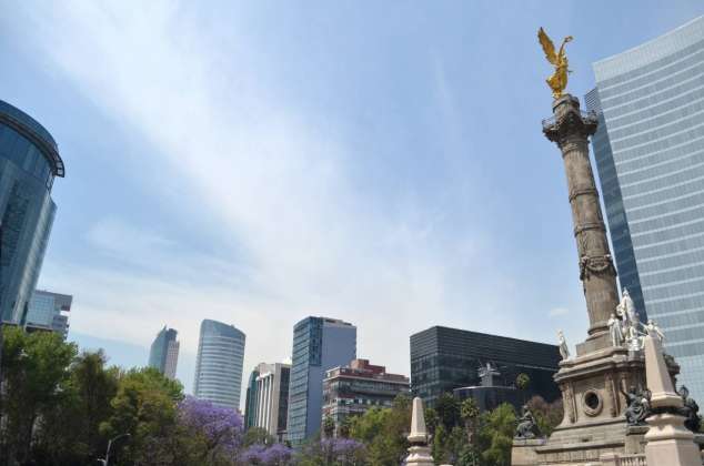 Monumento al Ángel de la Independencia en la Ciudad de México en Paseo de la Reforma vía Shutterstock
