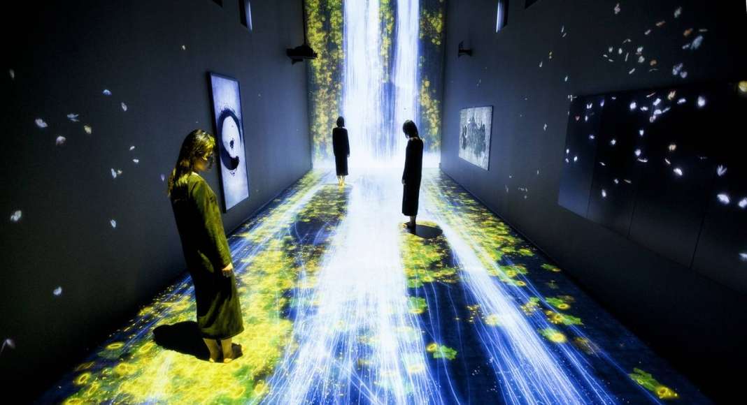 teamLab, 2017, Interactive Digital Installation, Sound: Hideaki Takahashi : Photo © teamLab