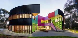 Ivanhoe Grammar Senior Years & Science Centre Main Entrance by McBride Charles Ryan : Photo credit © John Gollings