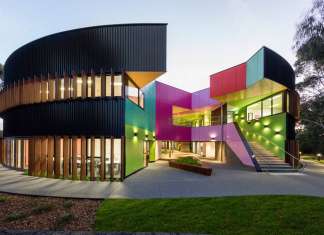 Ivanhoe Grammar Senior Years & Science Centre Main Entrance by McBride Charles Ryan : Photo credit © John Gollings