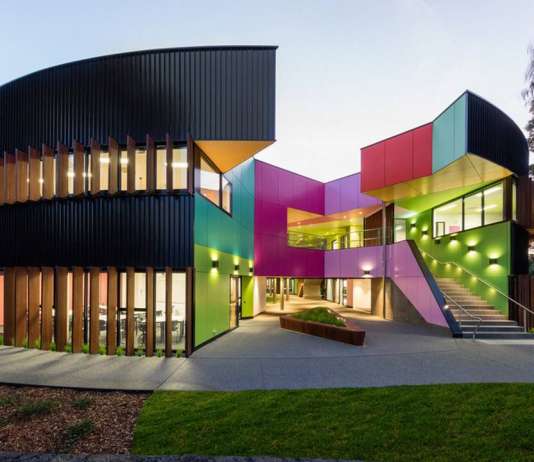 Ivanhoe Grammar Senior Years & Science Centre Main Entrance by McBride Charles Ryan : Photo credit © John Gollings