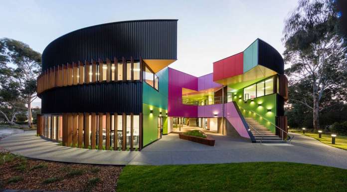 Ivanhoe Grammar Senior Years & Science Centre Main Entrance by McBride Charles Ryan : Photo credit © John Gollings
