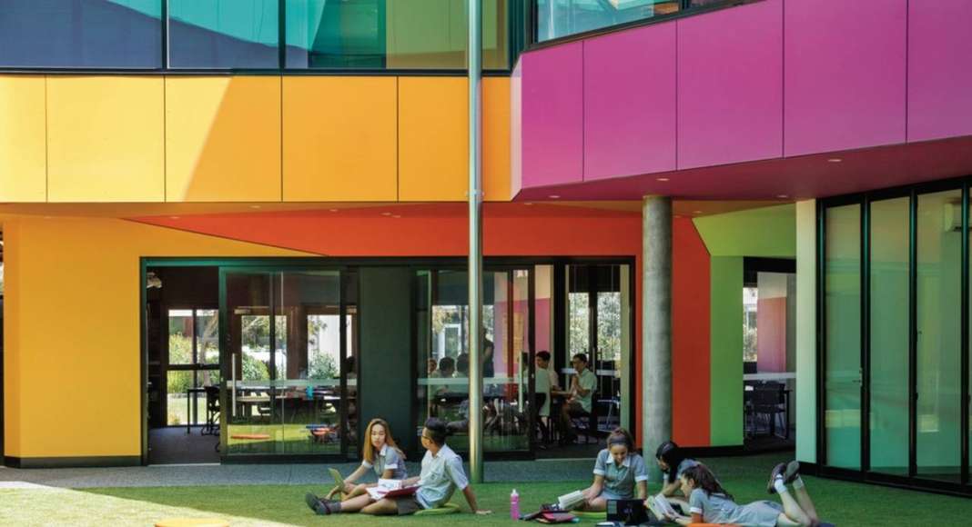 Ivanhoe Grammar Senior Years & Science Centre Internal Courtyard by McBride Charles Ryan : Photo credit © John Gollings