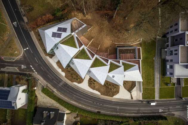 Situation residential building with 15 units Dommeldange, Luxembourg : Photo credit © Steve Troes Fotodesign