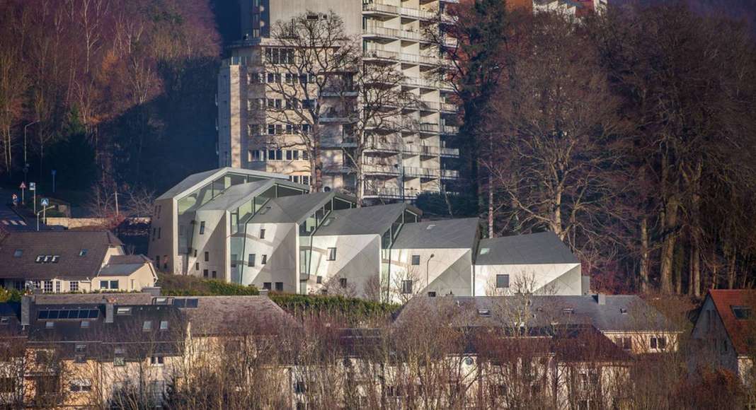 Context residential building with 15 units Dommeldange, Luxembourg : Photo credit © Steve Troes Fotodesign