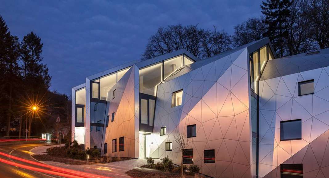 Night view residential building with 15 units Dommeldange, Luxembourg : Photo credit © Steve Troes Fotodesign