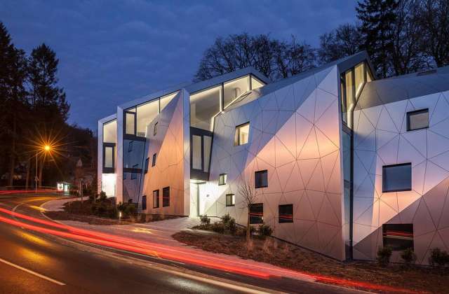 Night view residential building with 15 units Dommeldange, Luxembourg : Photo credit © Steve Troes Fotodesign