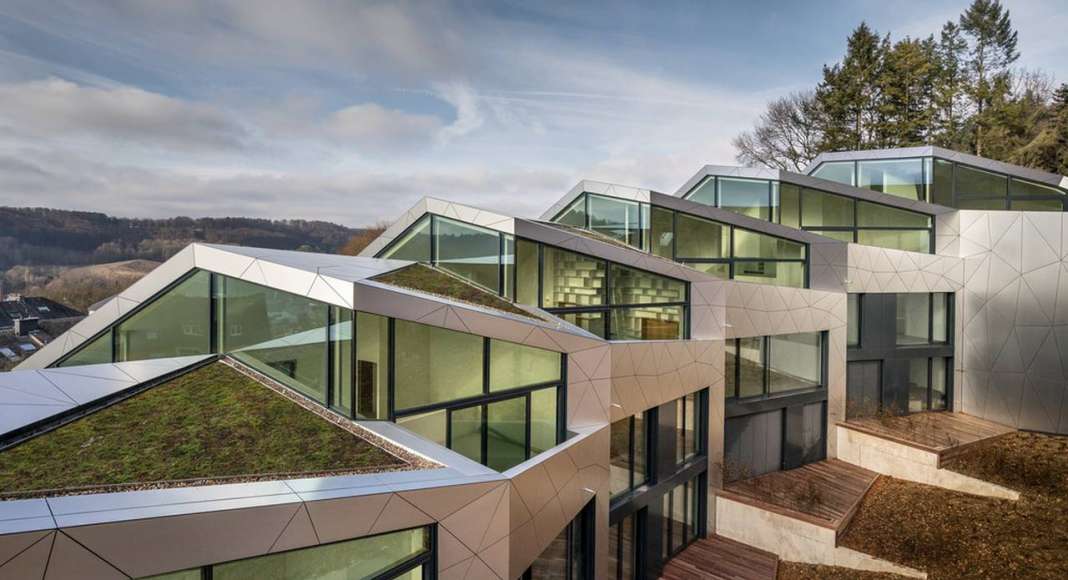 Garden view residential building with 15 units Dommeldange, Luxembourg : Photo credit © Steve Troes Fotodesign