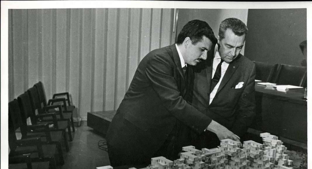 Moshe Safdie With Expo chief architect Edouard Fiset, 1966 : Photo credit © Collection of Safdie Architects