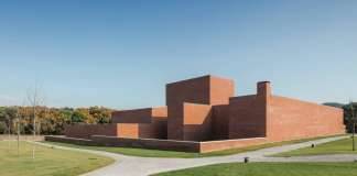 p. 512 Álvaro Siza – Theater/Auditorium of Llinars del Vallès Barcelona : Copyright © Joao Morgado/TASCHEN