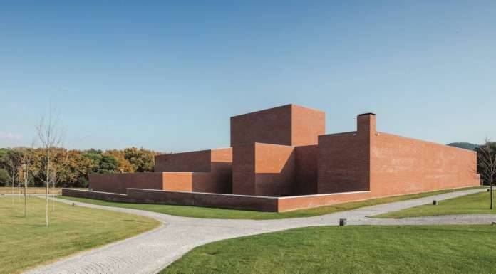 p. 512 Álvaro Siza – Theater/Auditorium of Llinars del Vallès Barcelona : Copyright © Joao Morgado/TASCHEN