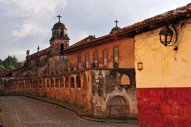 Hacen referencia a las características físicas, estado de conservación y la relevancia histórica del inmueble en cuestión : Foto © Héctor Montaño, INAH